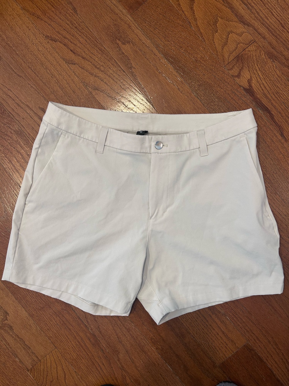 lululemon athletica White Women's Stretch Perforamance Shorts Size 34